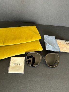 Gucci Women Black Sunglasses with Chains NEW